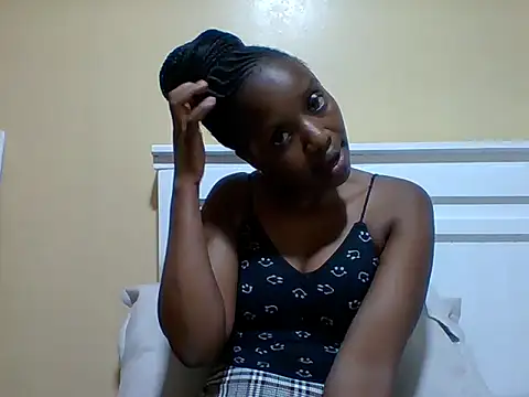 Snapshot of sexy_darleen23 chatting on 09.19.25 sexy darleen23 online show from 09.19.25