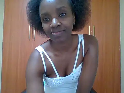 Snapshot of sexy_darleen23 chatting on 10.31.25 sexy darleen23 online show from 10.31.25