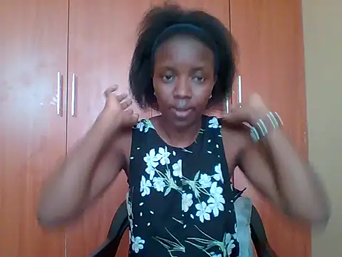 Snapshot of sexy_darleen23 chatting on 11.18.25 sexy darleen23 online show from 11.18.25