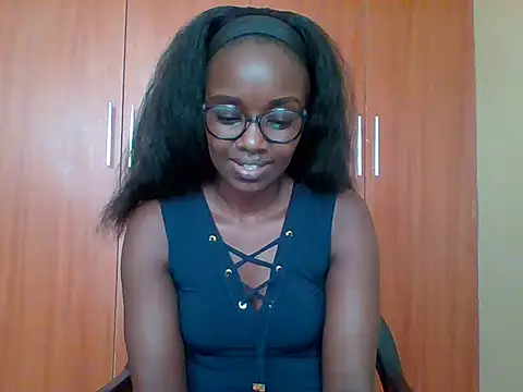 Snapshot of sexy_darleen23 chatting on 04.28.26 sexy darleen23 online show from 04.28.26