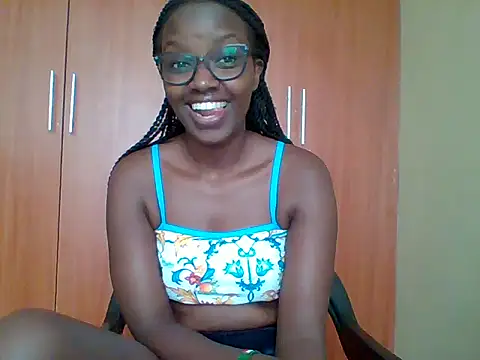 Snapshot of sexy_darleen23 chatting on 05.25.26 sexy darleen23 online show from 05.25.26