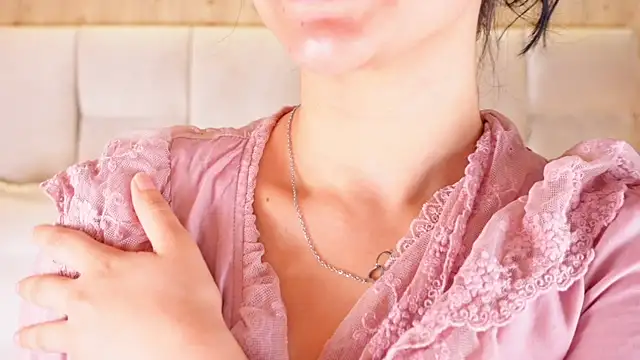 Snapshot of KiraKayleigh1 chatting on 07.05.26 KiraKayleigh1 online show from 07.05.26