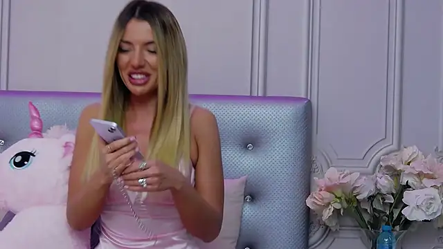 ClaraHazel online show from 12.06.24