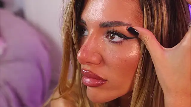 ClaraHazel online show from 11.14.25