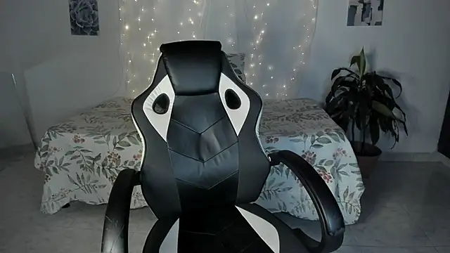 Riana Kean online show from 10.31.25