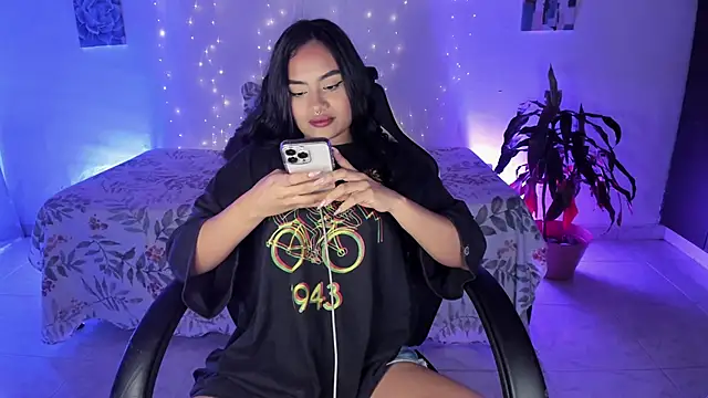 Riana Kean online show from 11.17.25