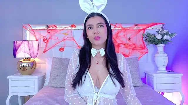 Snapshot of Julie_Bennet chatting on 10.22.25 Julie Bennet online show from 10.22.25