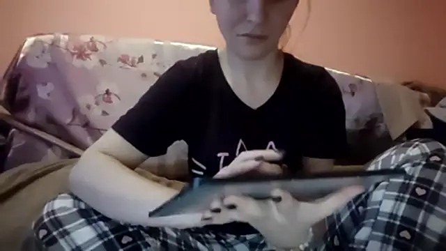  Kitti  online show from 12.17.25