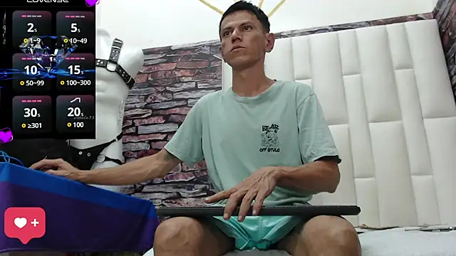 Snapshot of andy_dwels777 chatting on 12.12.24 andy dwels777 online show from 12.12.24