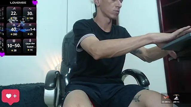 Snapshot of andy_dwels777 chatting on 01.10.25 andy dwels777 online show from 01.10.25