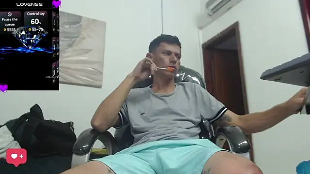 Snapshot of andy_dwels777 chatting on 01.11.25 andy dwels777 online show from 01.11.25