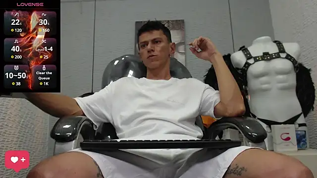 Snapshot of andy_dwels777 chatting on 02.02.25 andy dwels777 online show from 02.02.25