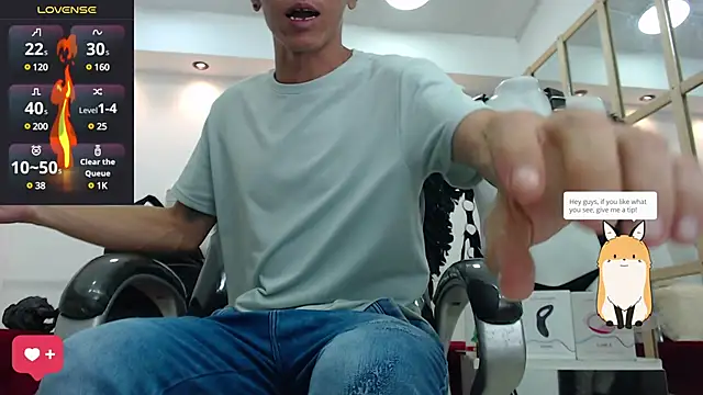 Snapshot of andy_dwels777 chatting on 02.08.25 andy dwels777 online show from 02.08.25