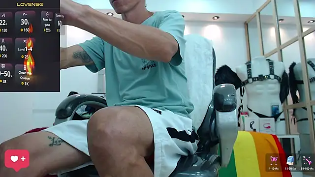 Snapshot of andy_dwels777 chatting on 02.11.25 andy dwels777 online show from 02.11.25