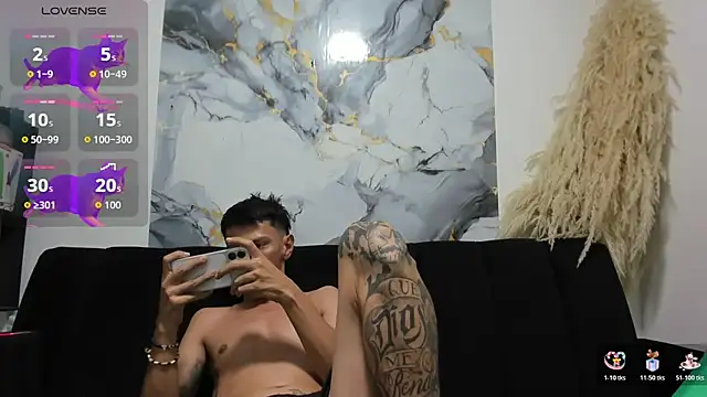 Snapshot of andy_dwels777 chatting on 03.04.26 andy dwels777 online show from 03.04.26