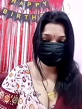 Snapshot of Beauty-khan chatting on 02.05.25 Beauty-khan online show from 02.05.25