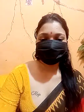 Snapshot of Beauty-khan chatting on 10.21.25 Beauty-khan online show from 10.21.25