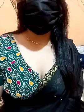 Snapshot of Beauty-khan chatting on 10.27.25 Beauty-khan online show from 10.27.25