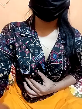 Snapshot of Beauty-khan chatting on 10.28.25 Beauty-khan online show from 10.28.25