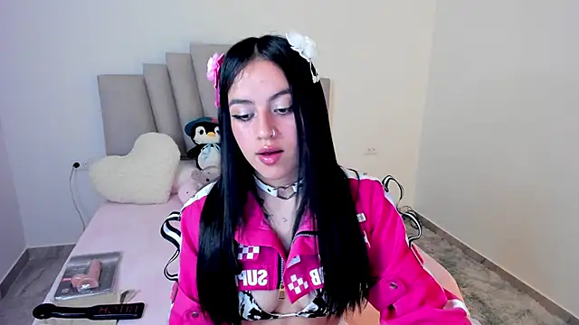 Snapshot of Alli_cooper chatting on 03.18.25 Alli cooper online show from 03.18.25