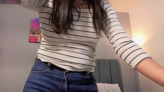 Snapshot of Alli_cooper chatting on 06.17.26 Alli cooper online show from 06.17.26
