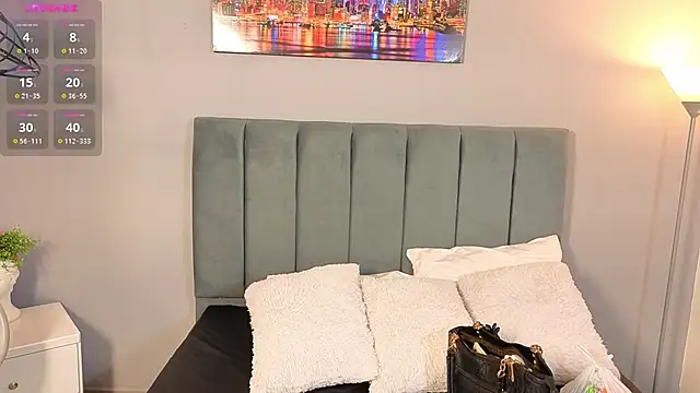 Snapshot of Alli_cooper chatting on 06.19.26 Alli cooper online show from 06.19.26