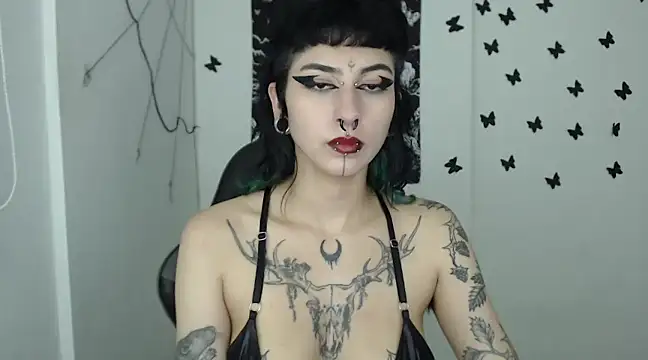 Snapshot of n0sferatus__ chatting on 01.10.25 n0sferatus online show from 01.10.25