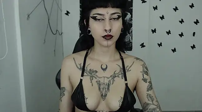 Snapshot of n0sferatus__ chatting on 02.25.25 n0sferatus online show from 02.25.25