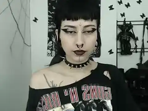 Snapshot of n0sferatus__ chatting on 10.01.25 n0sferatus online show from 10.01.25