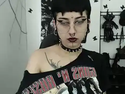 Snapshot of n0sferatus__ chatting on 10.19.25 n0sferatus online show from 10.19.25