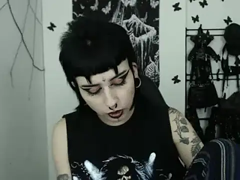 Snapshot of n0sferatus__ chatting on 10.25.25 n0sferatus online show from 10.25.25