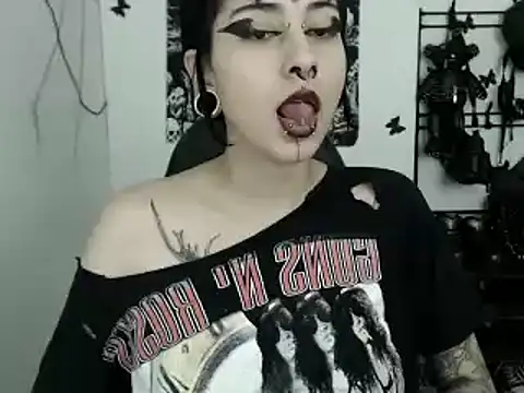 Snapshot of n0sferatus__ chatting on 11.13.25 n0sferatus online show from 11.13.25