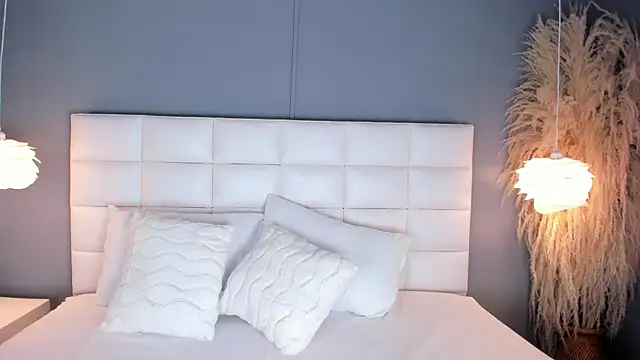 MiaCollson online show from 03.18.25