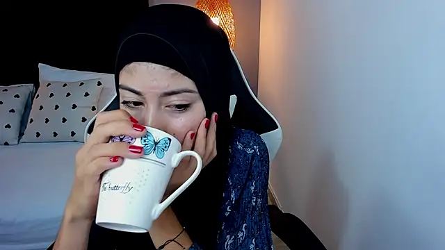 Snapshot of chaymae_nah_ chatting on 12.19.24 chaymae nah online show from 12.19.24