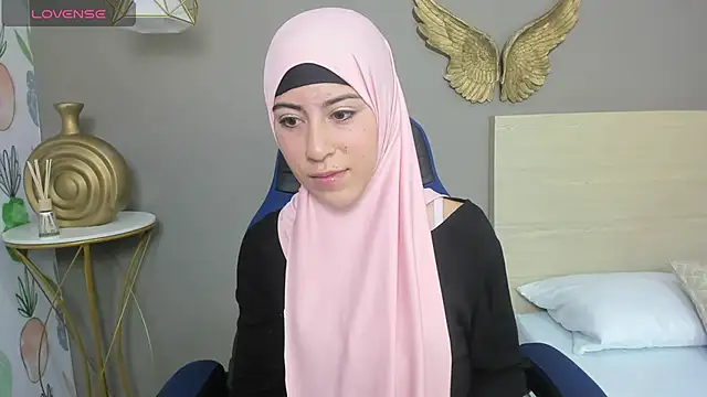 Snapshot of chaymae_nah_ chatting on 12.20.24 chaymae nah online show from 12.20.24