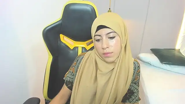 Snapshot of chaymae_nah_ chatting on 12.24.24 chaymae nah online show from 12.24.24