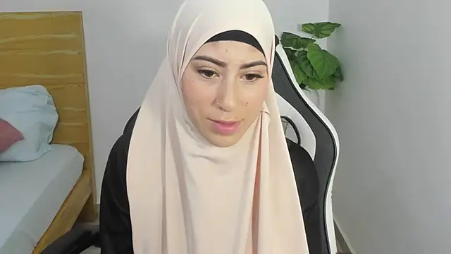 Snapshot of chaymae_nah_ chatting on 02.11.25 chaymae nah online show from 02.11.25