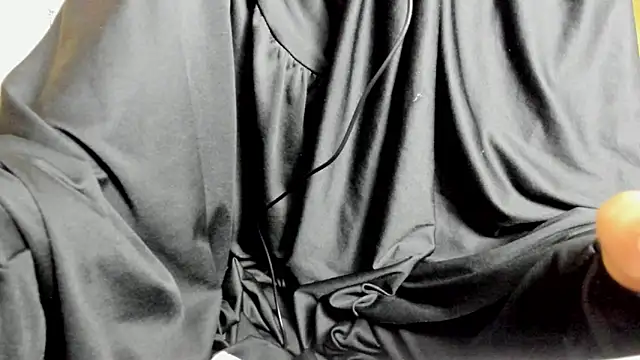 Snapshot of chaymae_nah_ chatting on 10.22.25 chaymae nah online show from 10.22.25