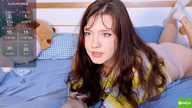 Snapshot of HanahCute chatting on 11.17.25 HanahCute online show from 11.17.25