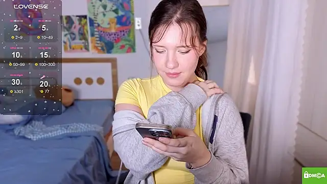 Snapshot of HanahCute chatting on 11.23.25 HanahCute online show from 11.23.25