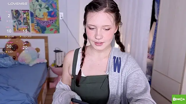 Snapshot of HanahCute chatting on 11.27.25 HanahCute online show from 11.27.25