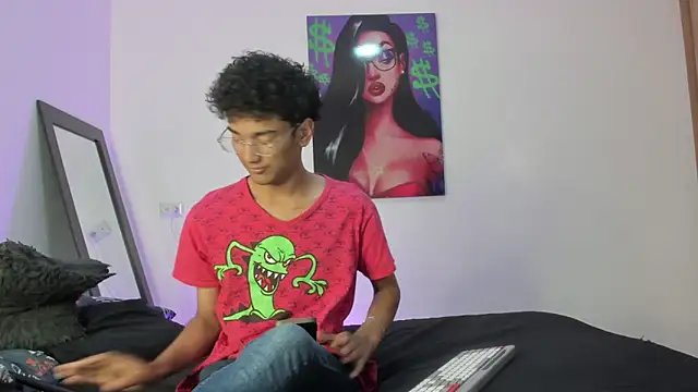 Snapshot of harrytwink18 chatting on 01.30.25 harrytwink18 online show from 01.30.25