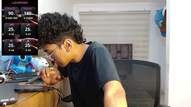 Snapshot of harrytwink18 chatting on 09.11.25 harrytwink18 online show from 09.11.25