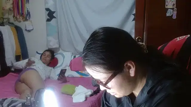 Snapshot of clayre_and_jill chatting on 10.08.25 clayre and jill online show from 10.08.25