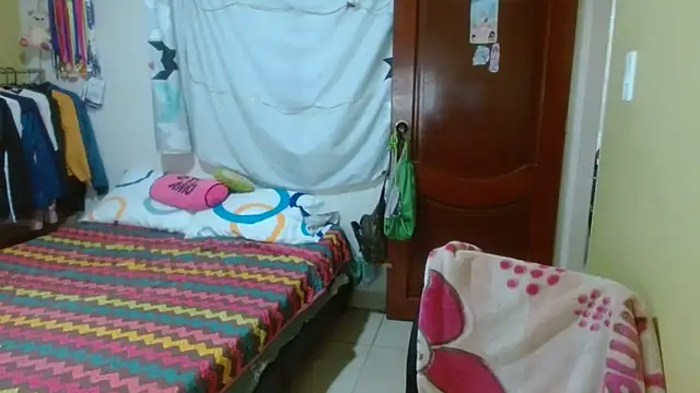 Snapshot of clayre_and_jill chatting on 11.04.25 clayre and jill online show from 11.04.25