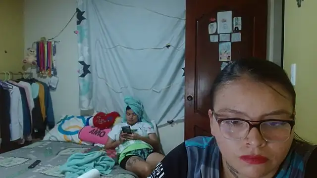 Snapshot of clayre_and_jill chatting on 11.12.25 clayre and jill online show from 11.12.25