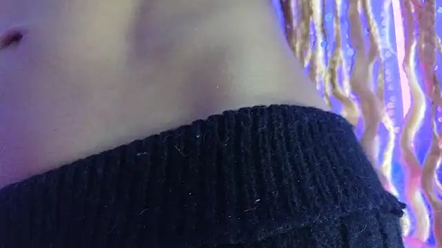 Snapshot of gabbiefoxthx chatting on 01.28.25 gabbiefoxthx online show from 01.28.25