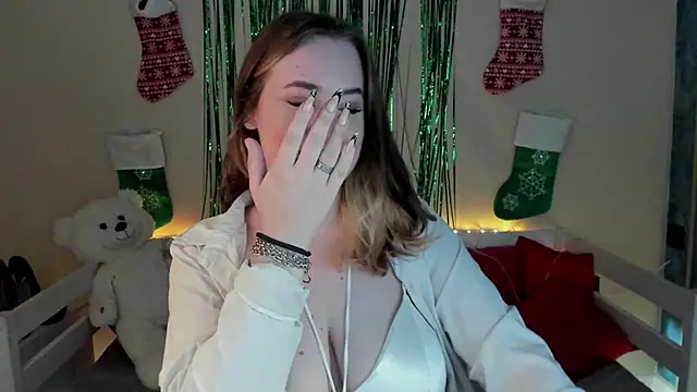 Snapshot of Emily_Gin chatting on 12.18.24 Emily Gin online show from 12.18.24