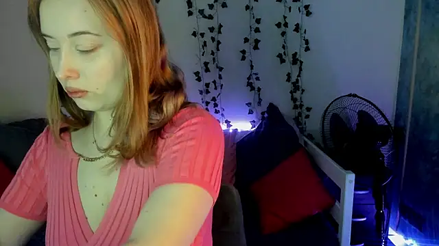 Snapshot of Emily_Gin chatting on 02.05.25 Emily Gin online show from 02.05.25