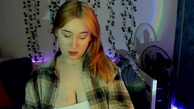 Snapshot of Emily_Gin chatting on 02.12.25 Emily Gin online show from 02.12.25